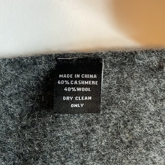 Wolfmark Dragon Spears wool/cashmere scarf - Picture 2 of 4